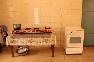 自炊するなら司祭館の台所にガス台もあります。
